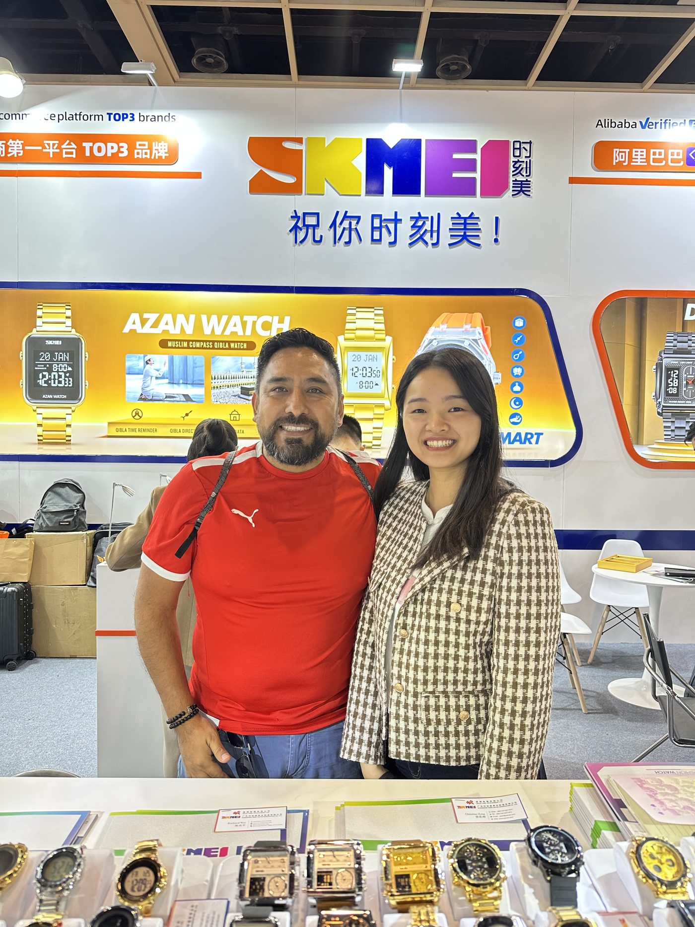 SKMEI representative with a Mexican buyer at the 2023 Hong Kong watch trade show